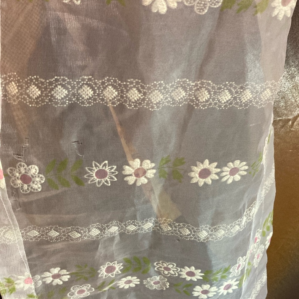 1 piece vintage flocked daisy valance curtain. Cream raised flocked flower 410